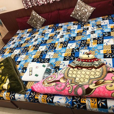 New Yanti Guest House Ujjain Extérieur photo