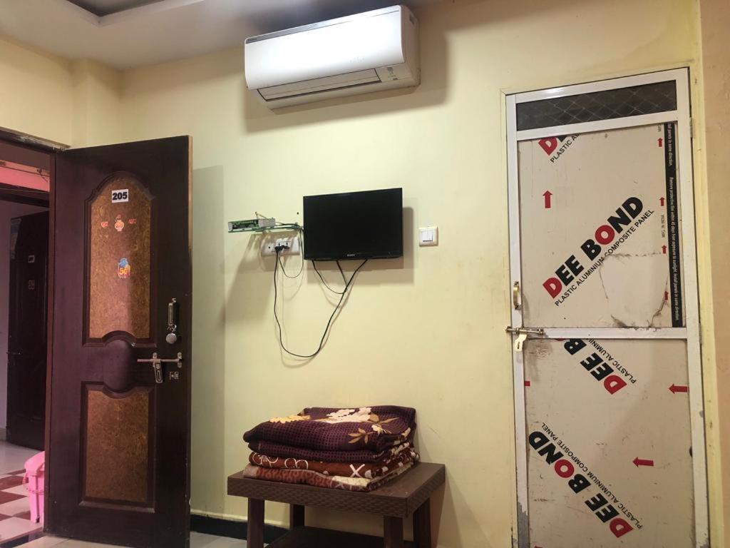 New Yanti Guest House Ujjain Extérieur photo