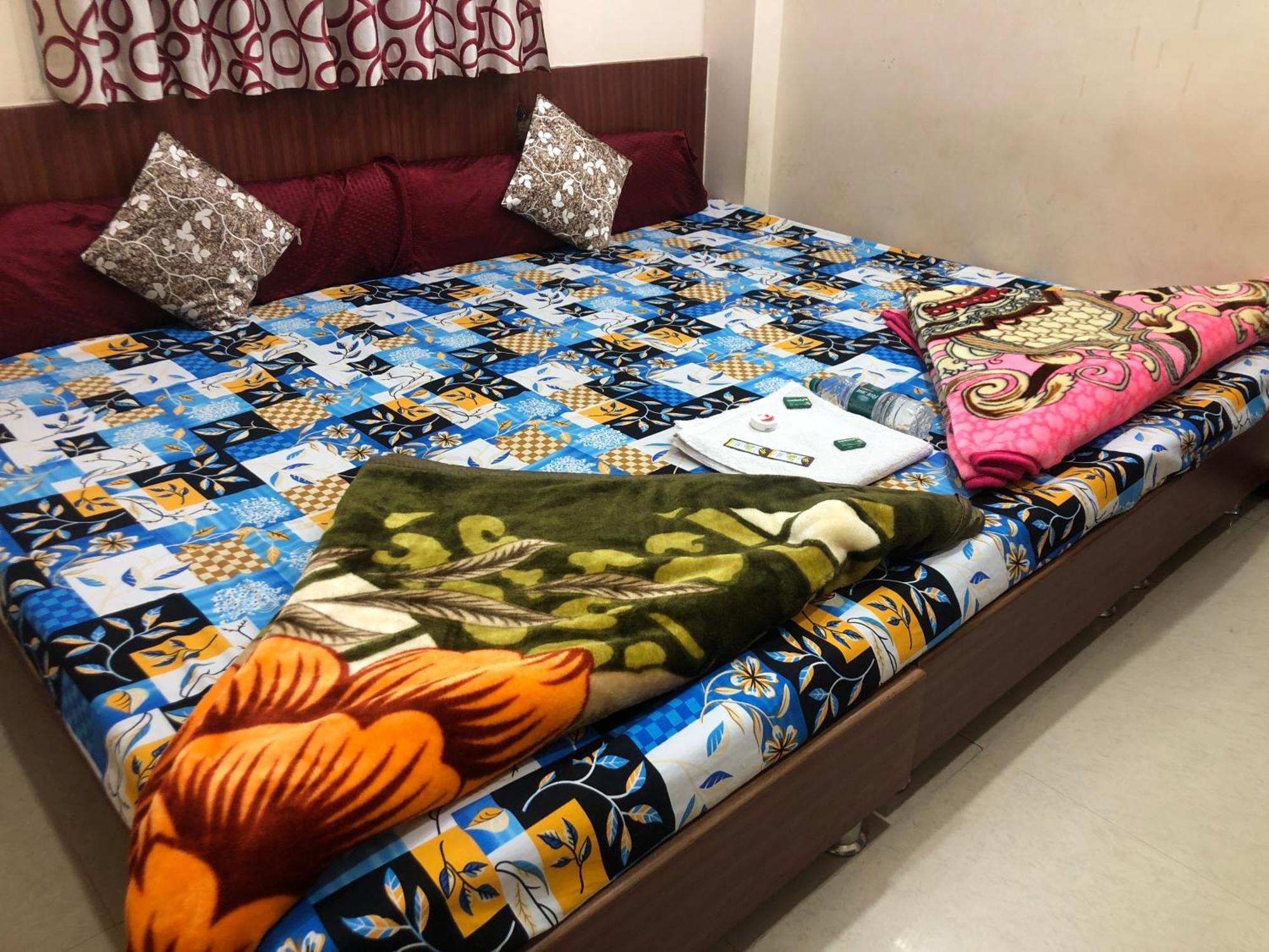 New Yanti Guest House Ujjain Extérieur photo